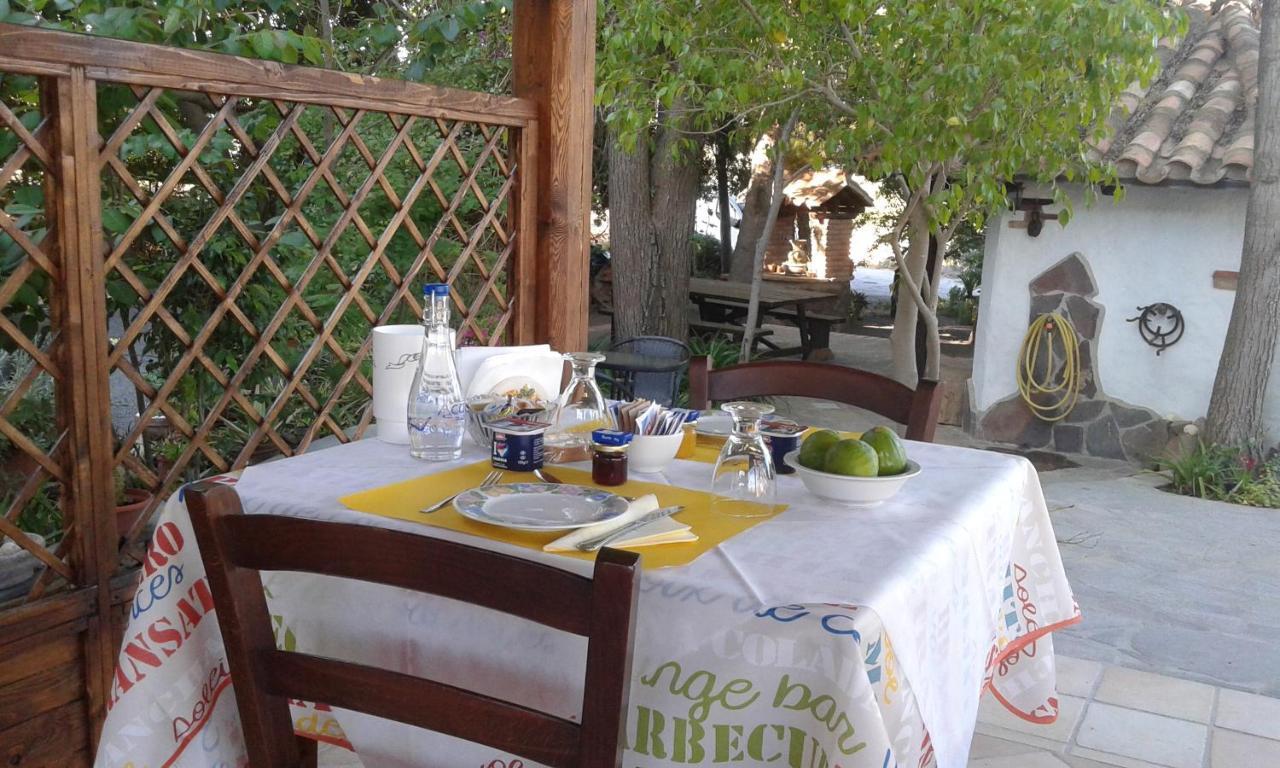 B&B Il Girasole SantʼAnna Arresi Dış mekan fotoğraf